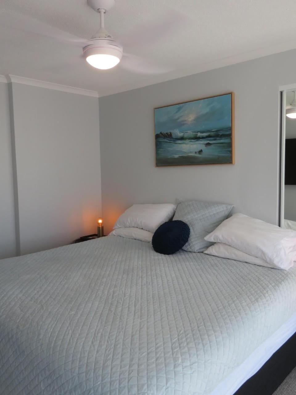 Surfers Beachside Holiday Apartments Guldkusten Rum bild